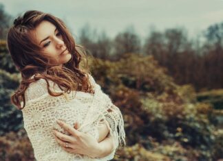 Jak upiąć włosy w kok?