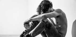 Jak nosić męska biżuterię?