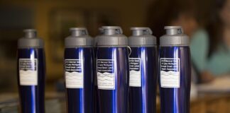 Ciepło emocji – kubek termiczny z grawerem jako prezent terapeutyczny kubek termiczny z grawerem